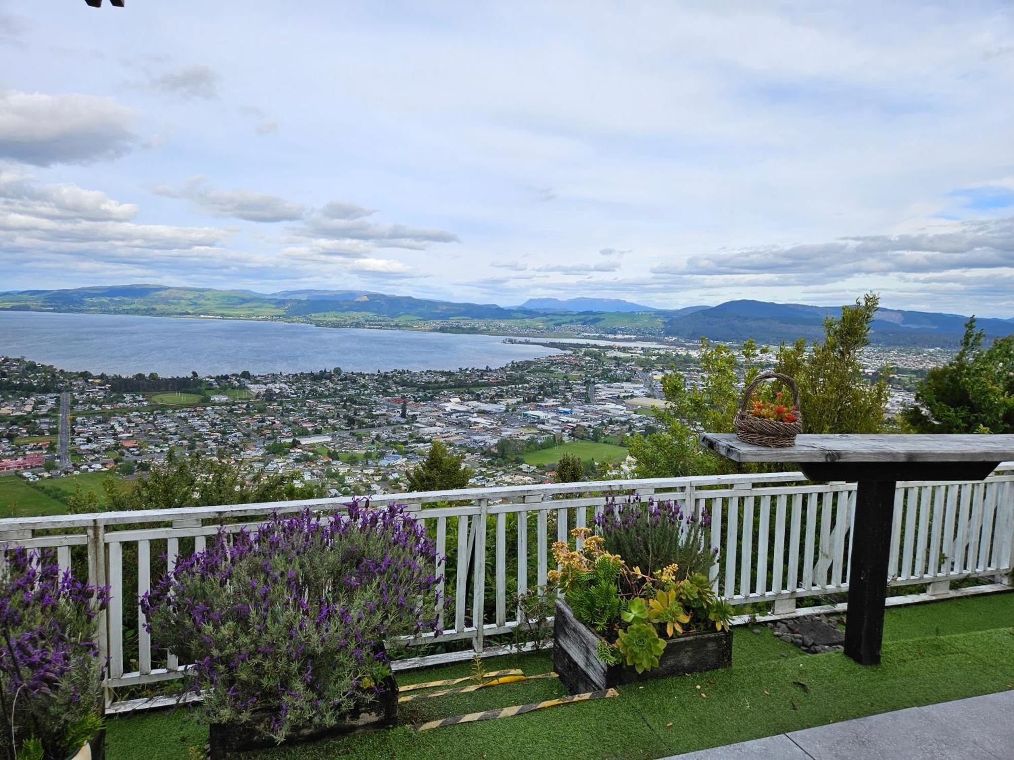 Aorangi Mountain Lodge Rotorua Buitenkant foto